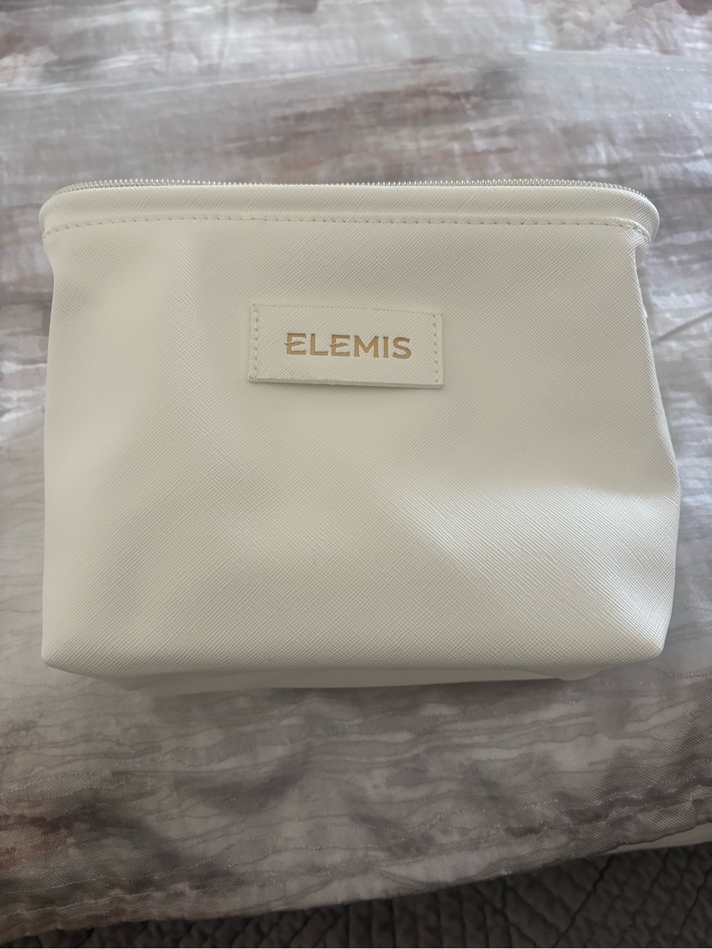 ELEMIS white Cosmetic Travel Case with Gold Logo